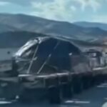 Camion trasporta un probabile UFO vicino all’Area 51. Ecco il video.
